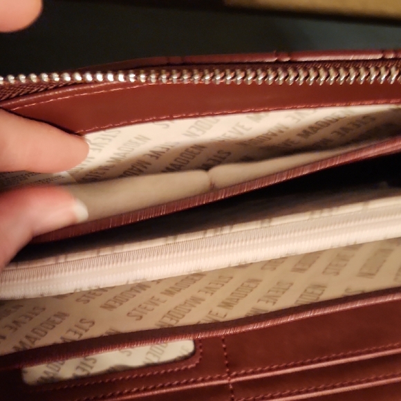 Steve Madden Buttery Soft Burgundy Quilted Wallet - Picture 5 of 12